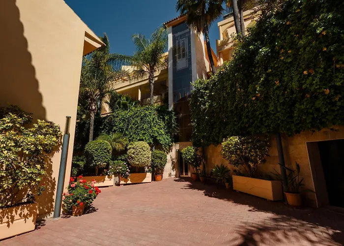 Holiday Penthouse With Sea And Lake Views, Nueva Andalucia, Marbella